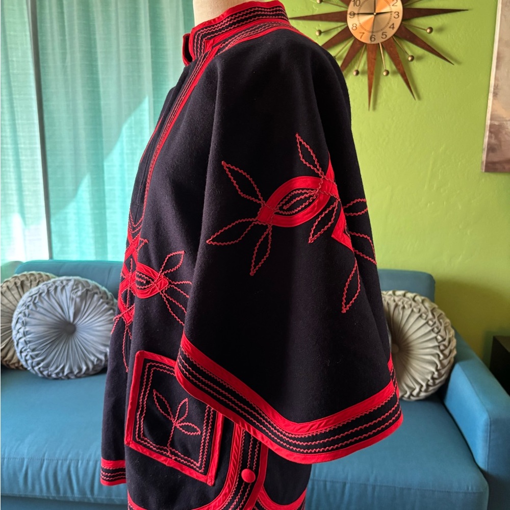 Vintage Cape - Picture 4 of 11
